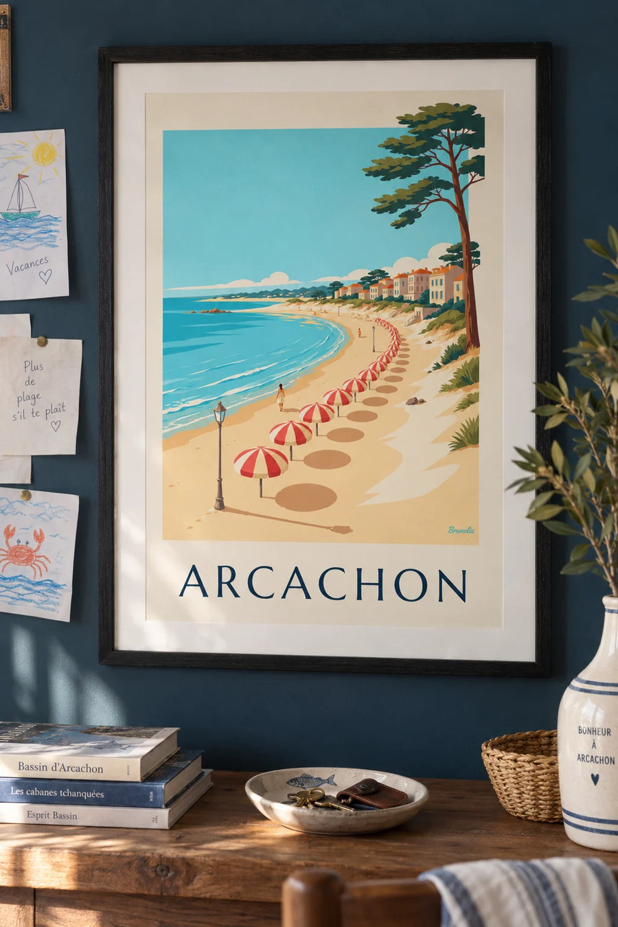 Affiche parasols rayés sur la plage d'Arcachon : encadrée au mur