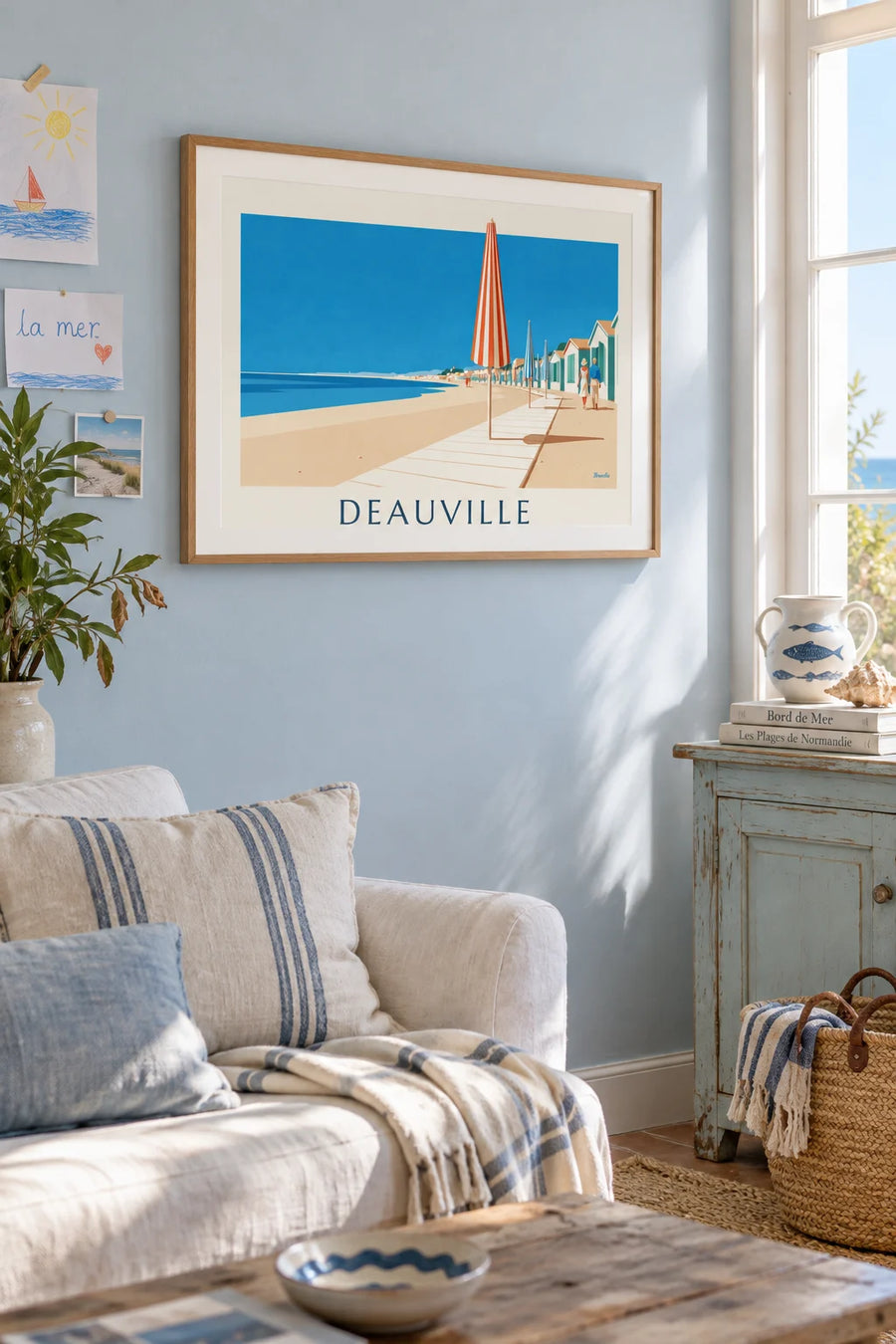 Affiche parasols colorés et planches de la plage de Deauville : encadrée au mur