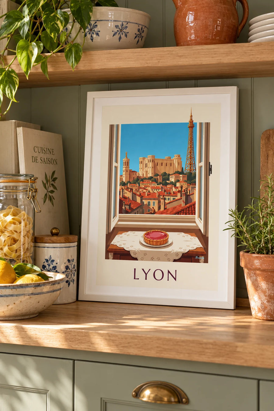 Plakat tarta z różowymi pralinami w oknie lyońskiego salonu: mały format A4 w ramie