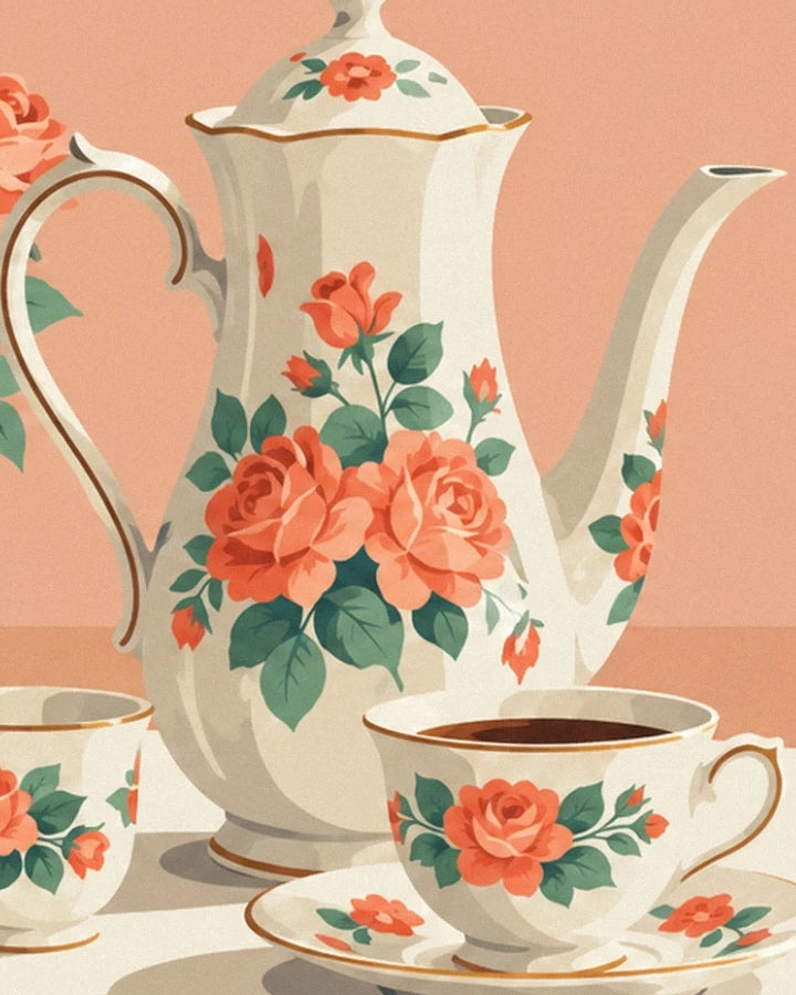 La théière et la tasse en porcelaine aux roses orangées et aux liserés dorés