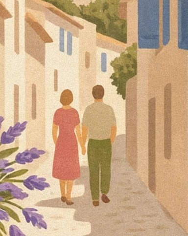 Le couple main dans la main, robe rose et pantalon vert, dans la ruelle ensoleillée