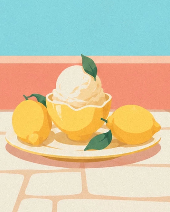 Le sorbet dans son écorce de citron, entouré de 2 citrons sur une assiette