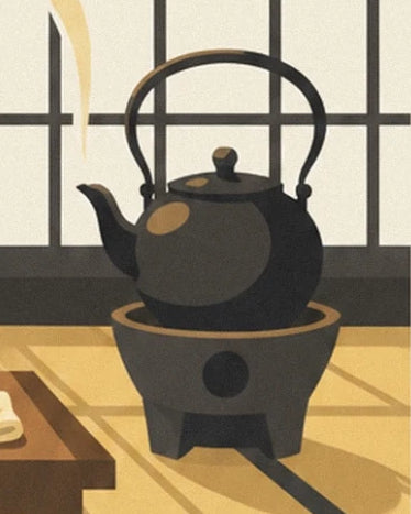 Une bouilloire noire à grande anse posée sur un brasero devant la cloison japonaise