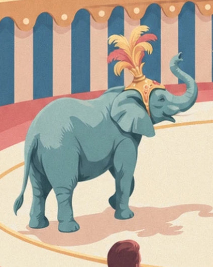 L’éléphant à la trompe levée, coiffé de plumes rouges et jaunes sur la piste