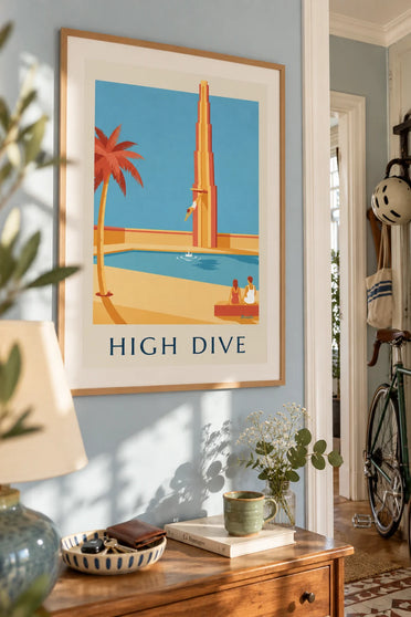 Affiche plongeur en saut de l'ange au-dessus de la piscine : encadrée au mur