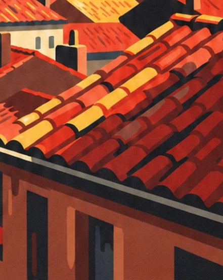 Les tuiles rouges et dorées d'un toit au-dessus d'une façade aux fenêtres sombres