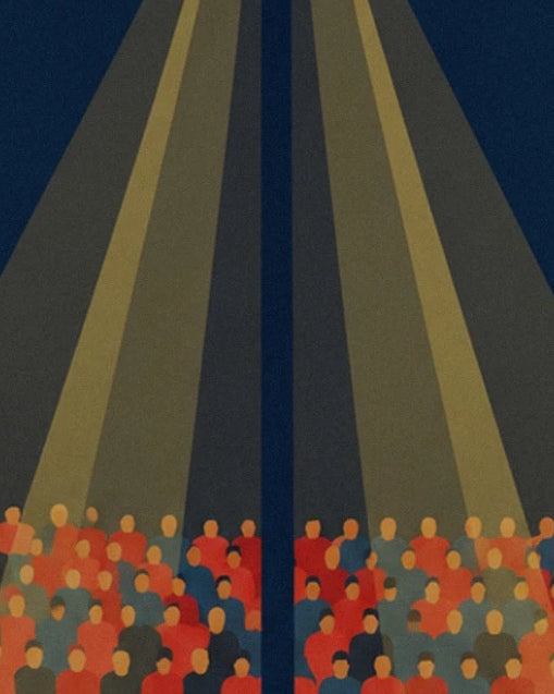 Golden beams above the spectators on either side of a dark pillar