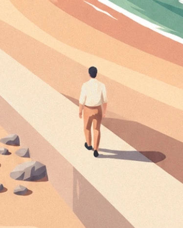 Un promeneur de dos en chemise claire et pantalon ocre, sur le sable doré
