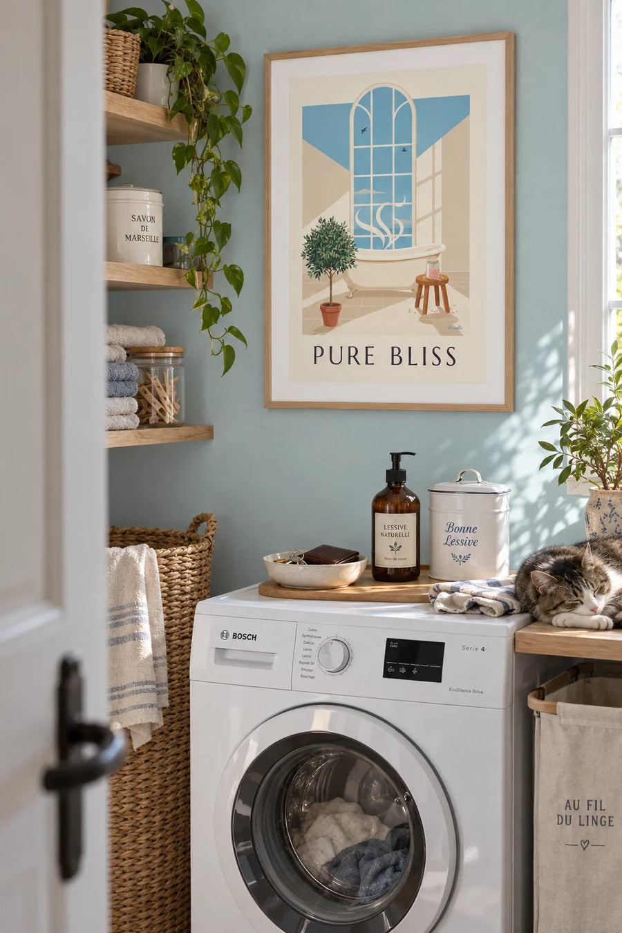 Affiche baignoire, sels de bain et pétales de rose : encadrée au mur