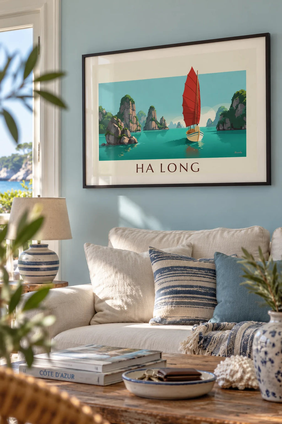 Affiche jonque aux voiles rouges dans la baie d'Ha Long : encadrée au mur