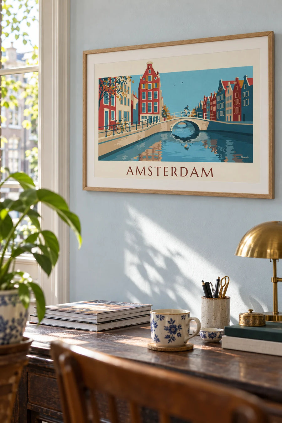 Affiche pont sur un canal d'Amsterdam et maisons à pignons colorées : encadrée au mur