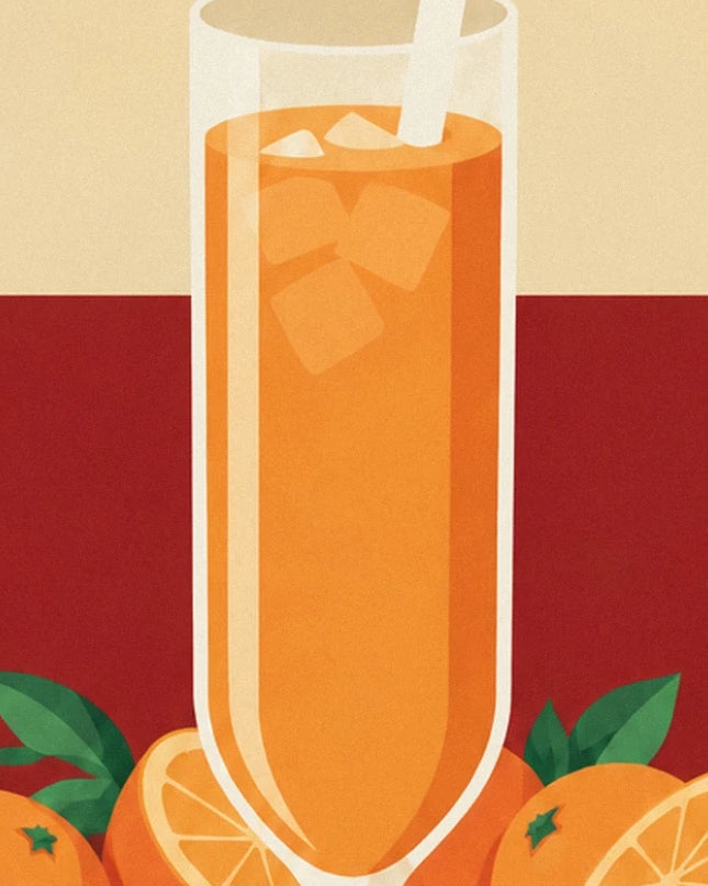 Un grand verre de jus d’orange avec des glaçons, entouré d’oranges et de feuilles vertes