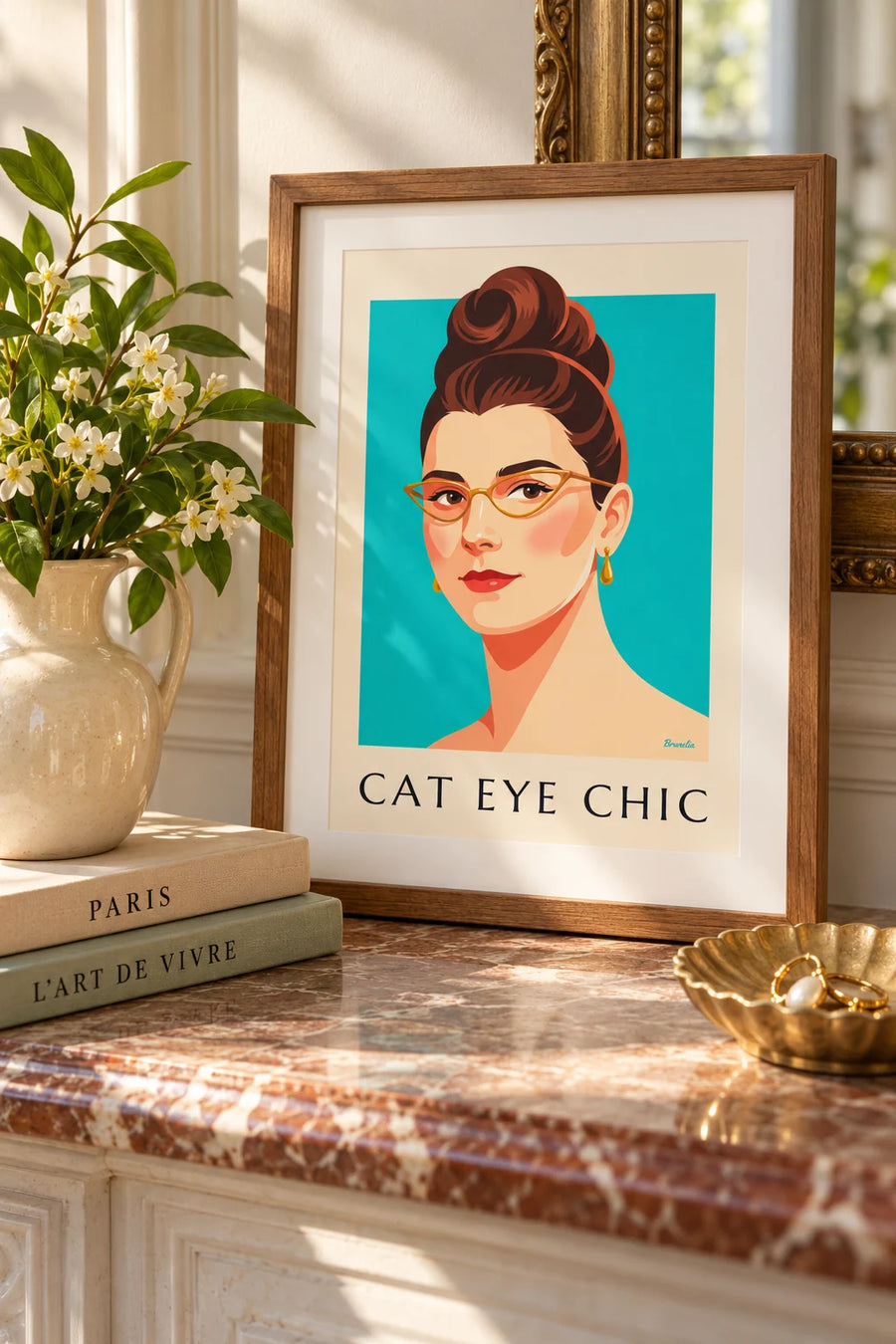 Affiche portrait de femme aux lunettes œil-de-chat et lèvres rouges : petit format A4 encadré