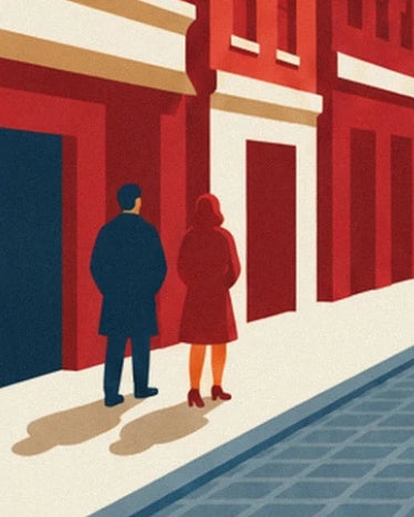 Les 2 passants en manteaux bleu et rouge devant les façades rouges de New York