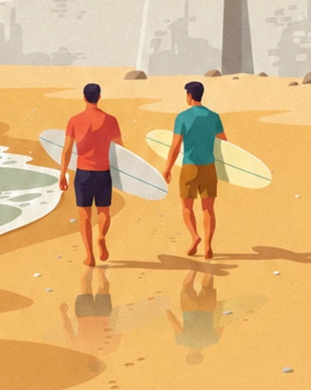 Les 2 surfeurs de dos, leurs planches sous le bras et leurs reflets sur le sable mouillé