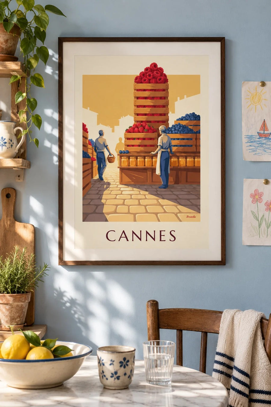 Plakat targu Forville w Cannes, czerwone owoce : w ramie na ścianie