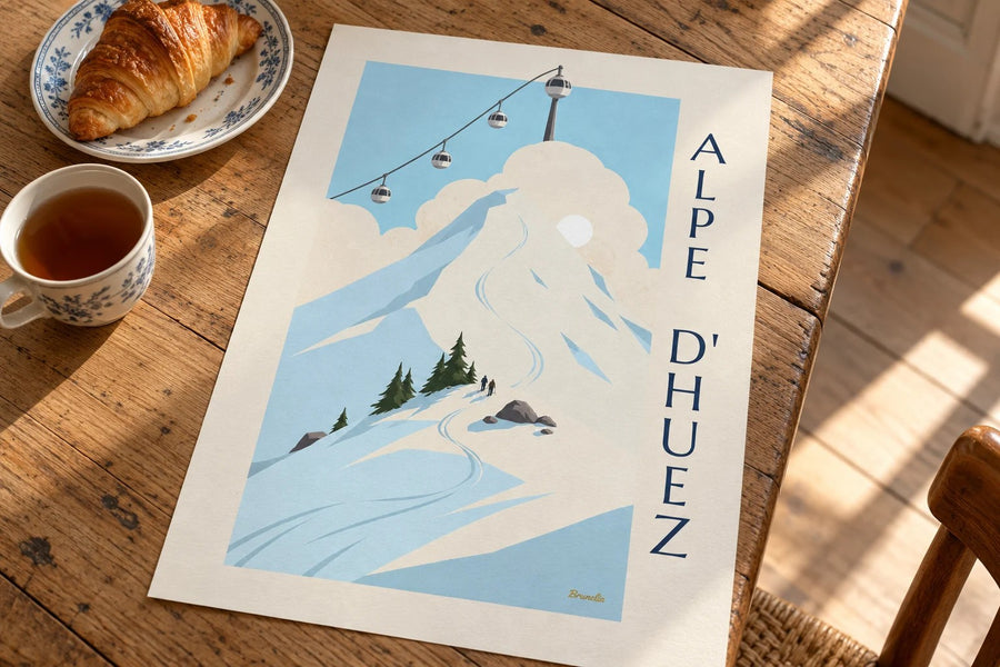 Affiche Alpe d'Huez, cabines œuf au-dessus des pistes : posée sur une table
