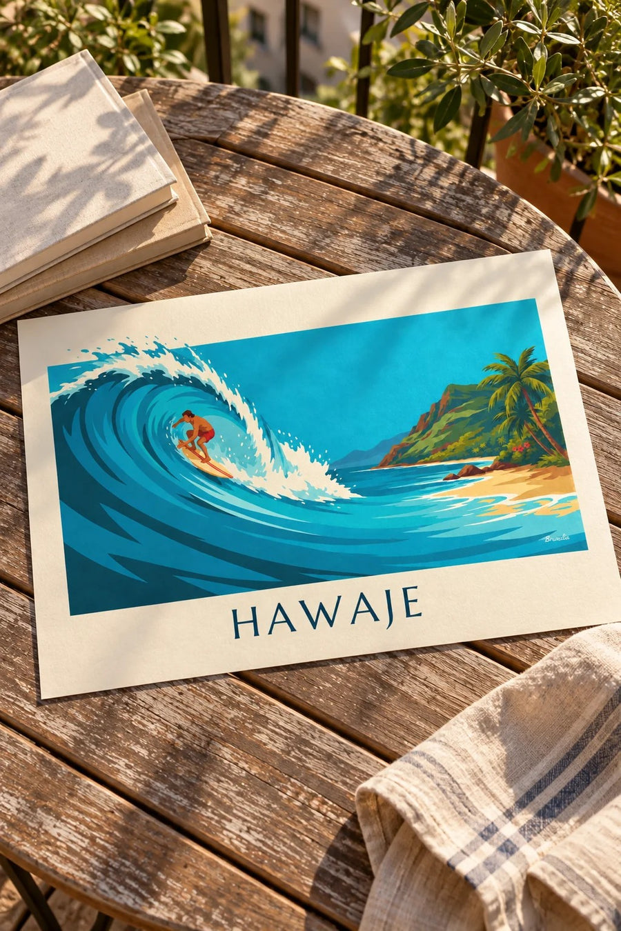 Plakat Hawaje z surferem i turkusową tropikalną falą: na stole