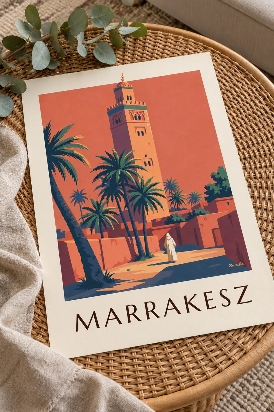 Plakat minaret Kutubijja oświetlony o zmierzchu w Marrakeszu: leżący na stole