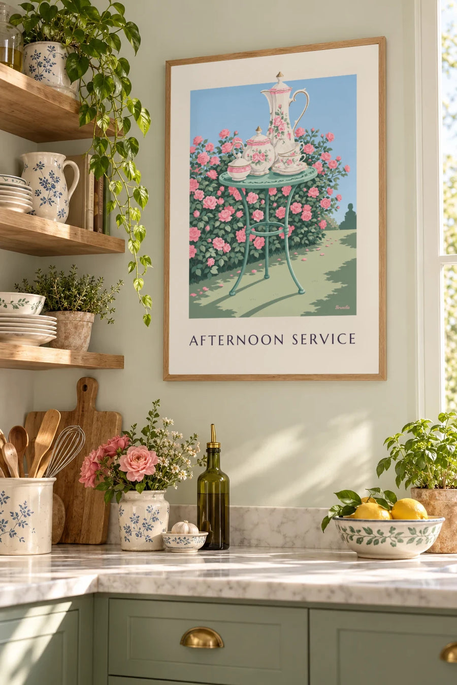 Plakat z porcelanowym serwisem do herbaty i kawy w kwiaty w ogrodzie: w ramce na ścianie