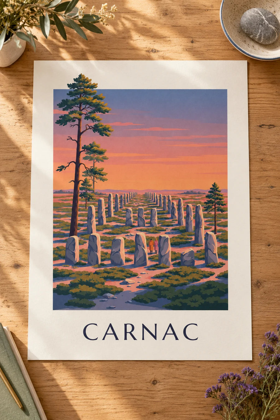 Plakat menhiry w Carnac o zachodzie słońca : na stole