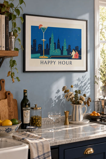 Affiche verre à cocktail sur le bar d’un rooftop étoilé : encadrée au mur