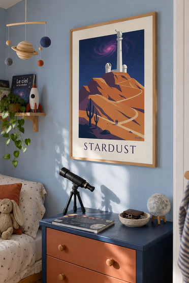 Affiche galaxie spirale et nébuleuse au-dessus d'un observatoire : encadrée au mur