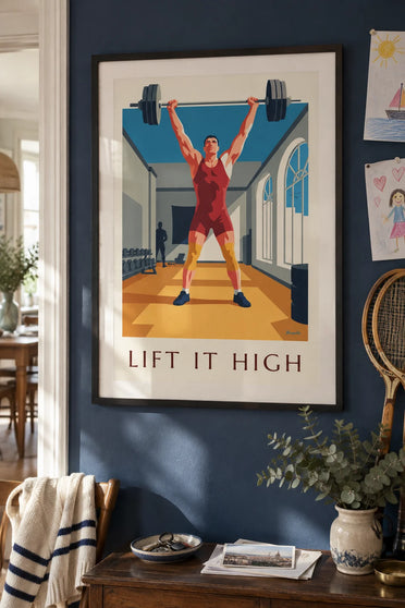 Affiche haltérophile soulevant sa barre en salle de sport : encadrée au mur