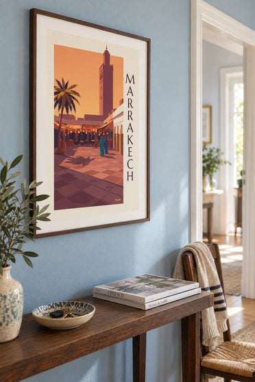Plakat z placem Jemaa el-Fna w Marrakeszu o zmierzchu: w ramie na ścianie