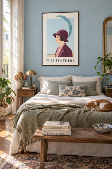 Affiche femme élégante au chapeau à longue plume : encadrée au mur