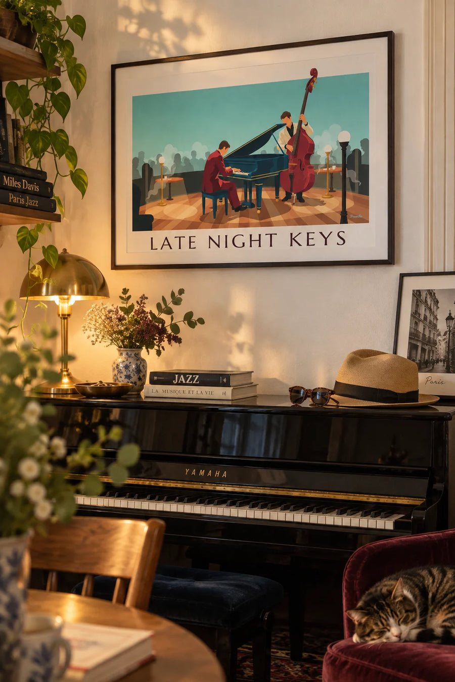 Affiche pianiste au piano à queue dans un club de jazz : encadrée au mur