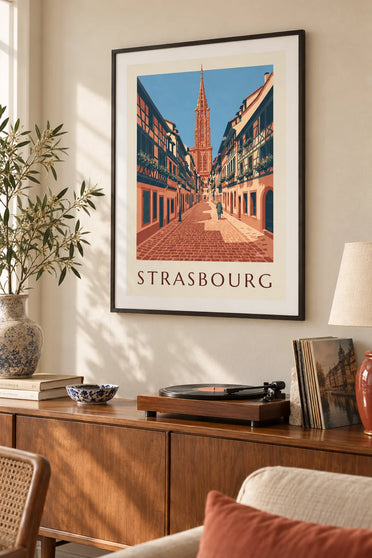 Affiche ruelle pavée et cathédrale du vieux Strasbourg : encadrée au mur