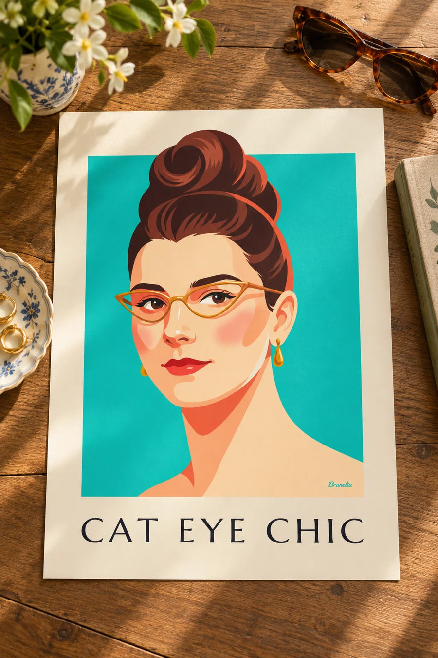 Affiche portrait de femme aux lunettes œil-de-chat et lèvres rouges : posée sur une table