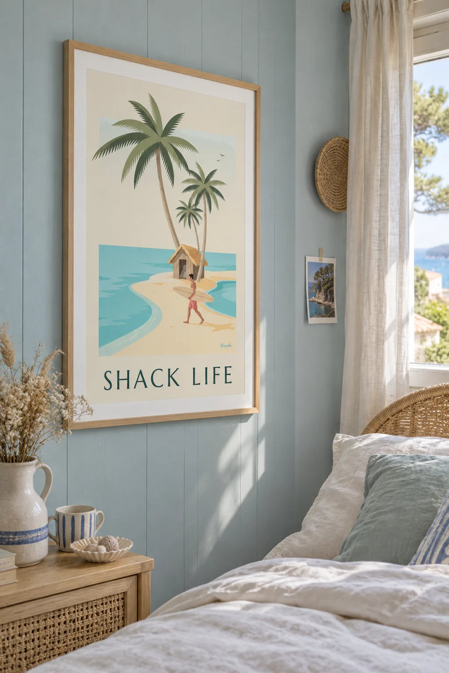 Affiche surfeur et cabane de plage tropicale : encadrée au mur