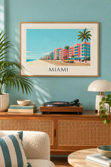 Plakat ze złotym kabrioletem na Ocean Drive w Miami: w ramie na ścianie